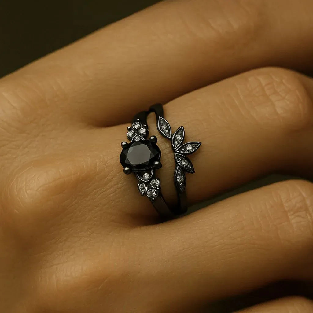 Anillo Black Tear Crown – Poder, misterio y estilo en una sola joya 🖤